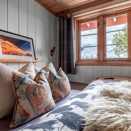 4 Bedroom Stunning In Holiday home